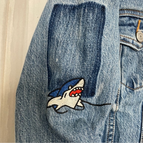 Levi’s Embroidered Jean Jacket Shark Rainbow California Dreamin Peace Size S - Picture 4 of 12
